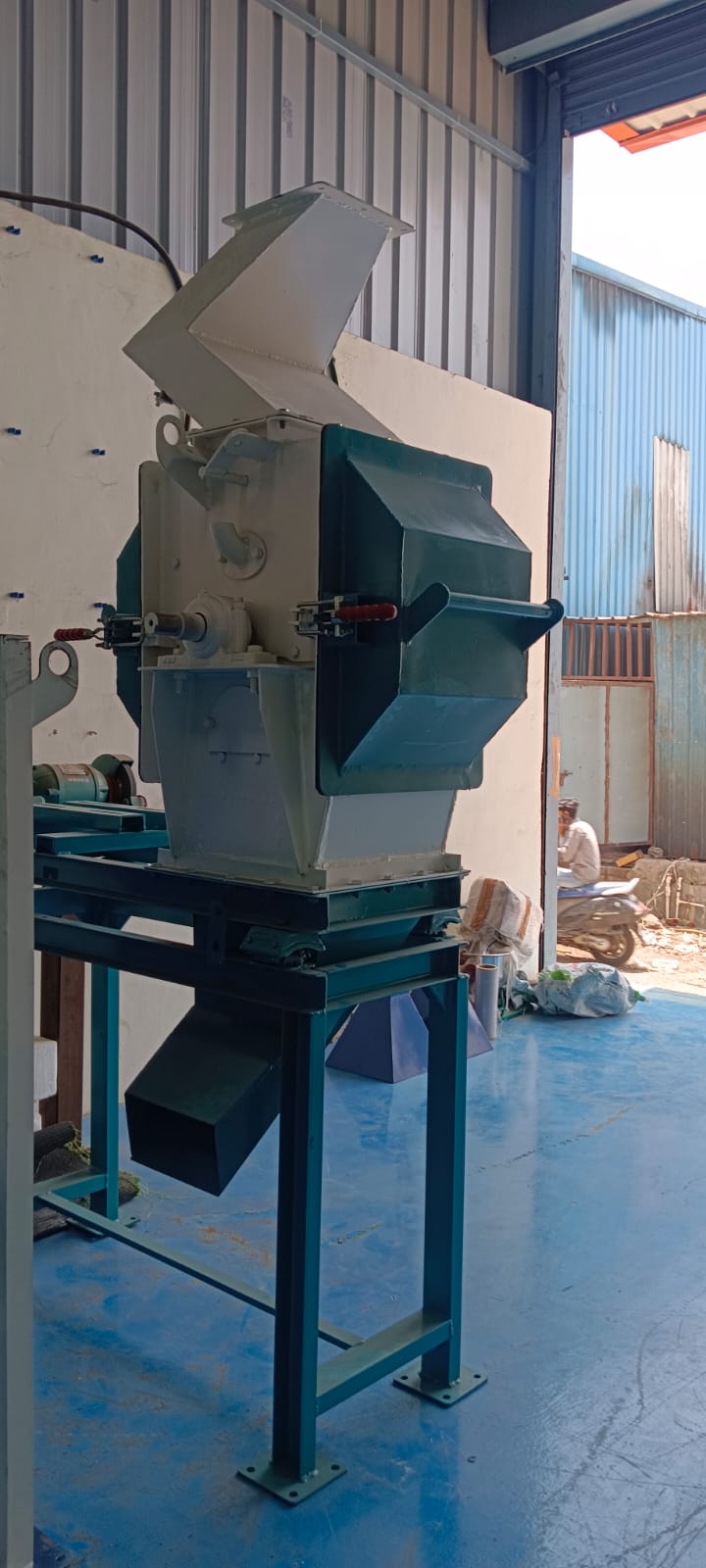 Feed Grinder machine 