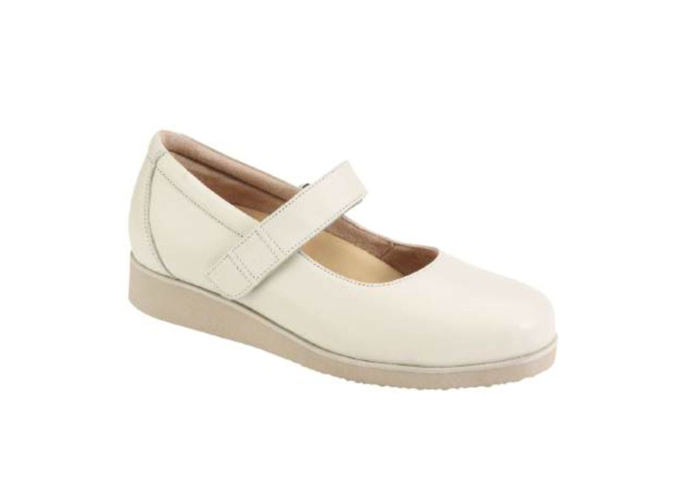 Classic White Mary Jane Shoe | VEW.C.1200