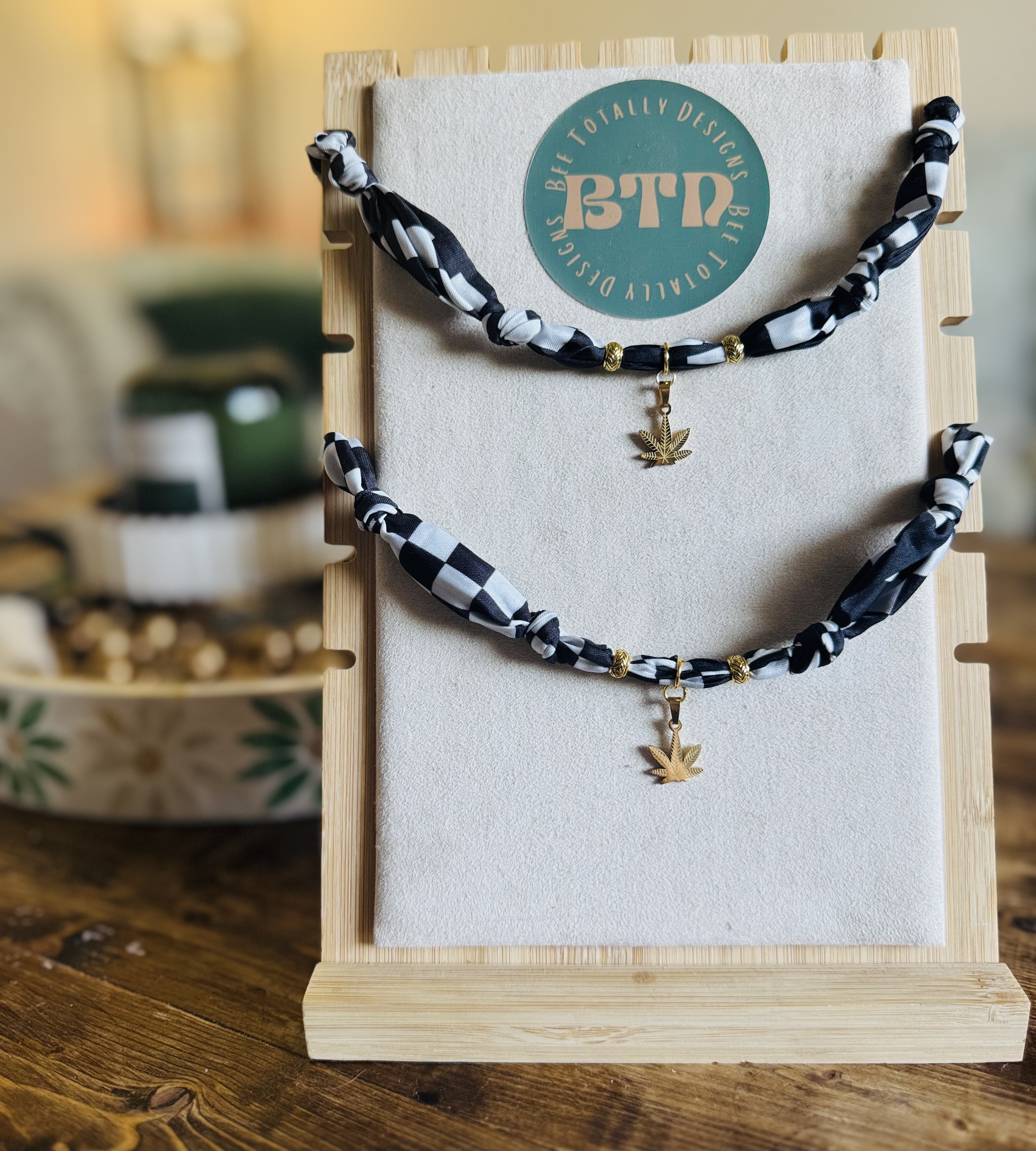 BEST BUDS Leaf Charm Necklace Set