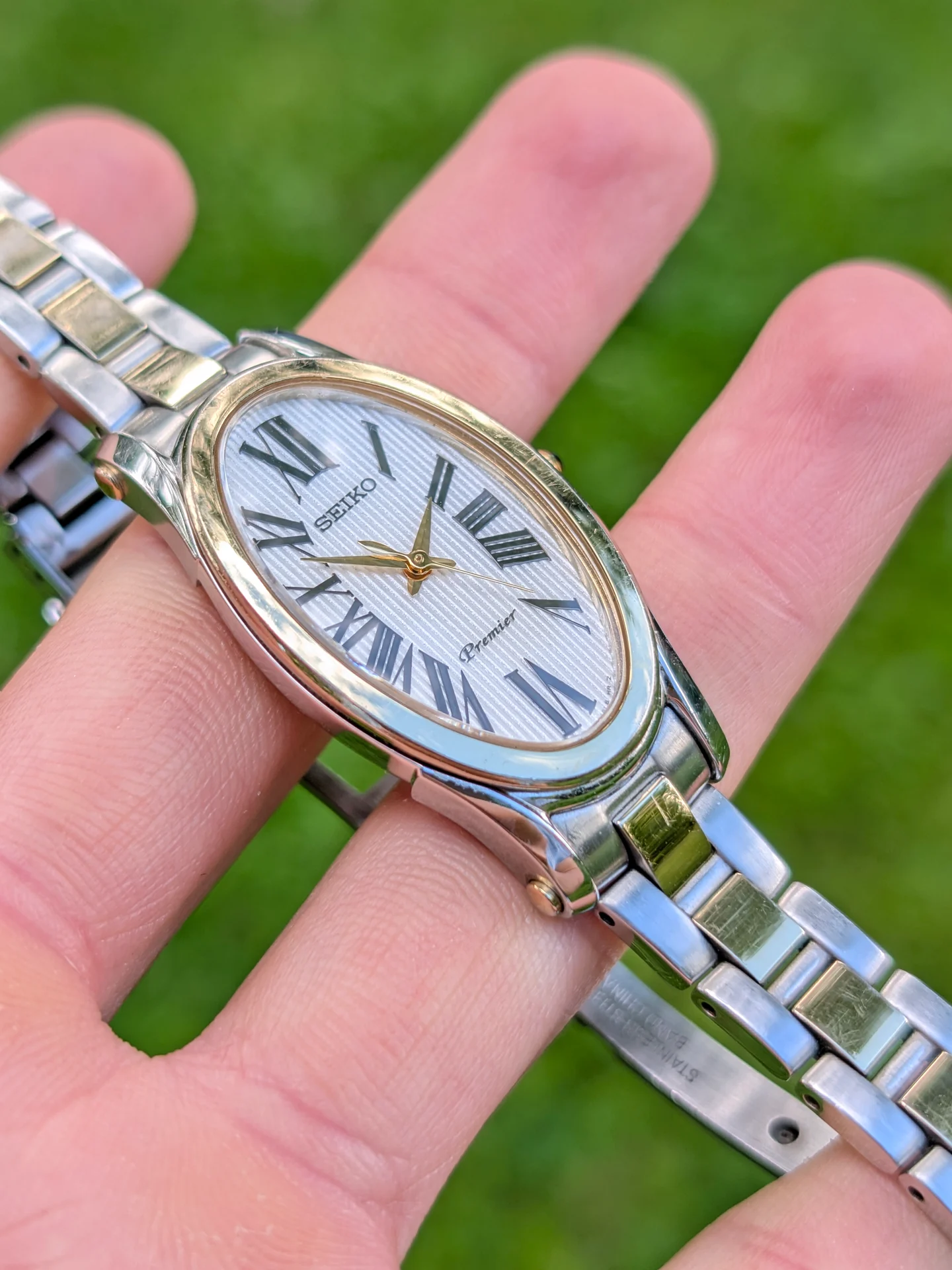 Oval Seiko Premier 