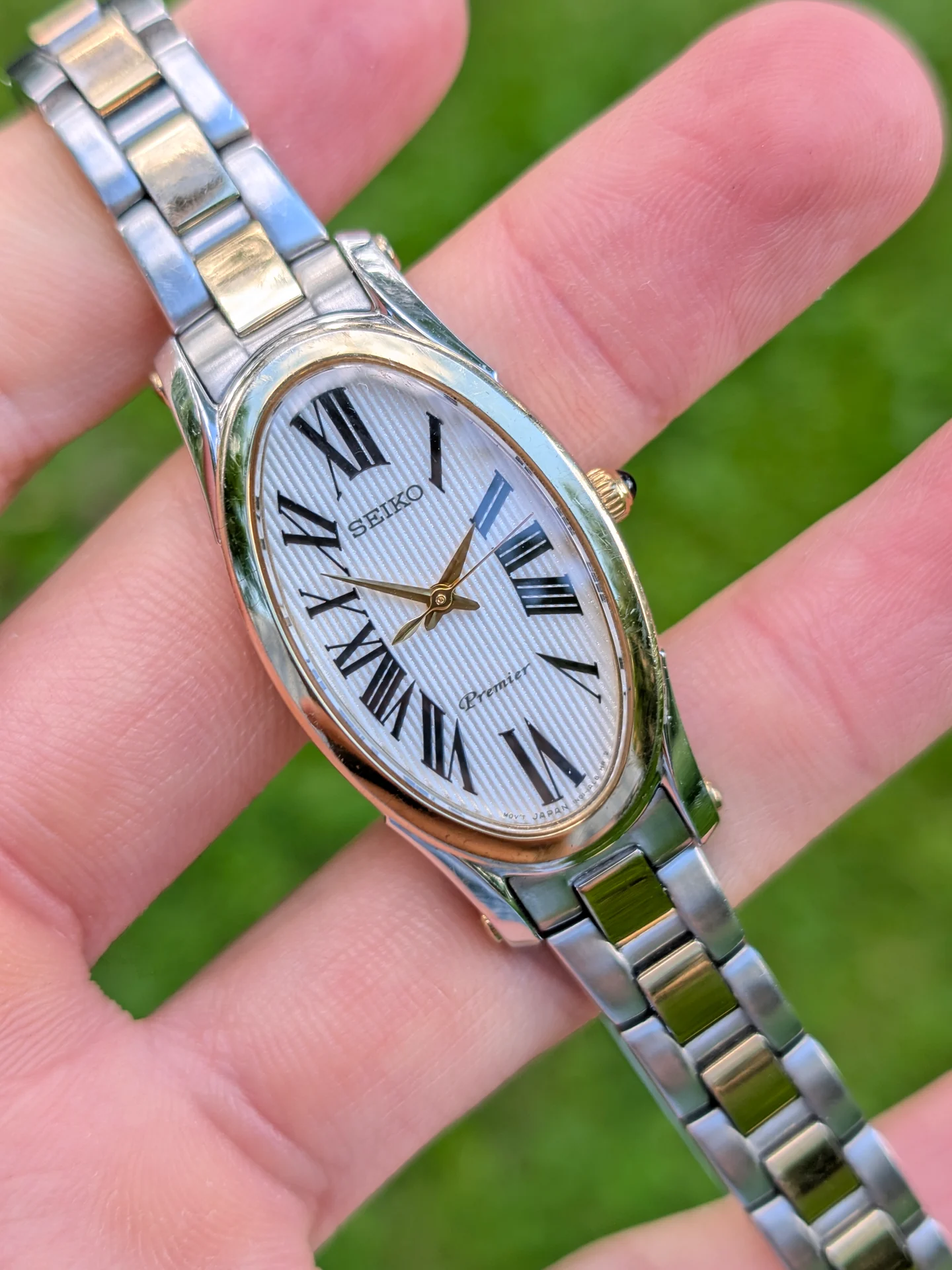 Oval Seiko Premier 