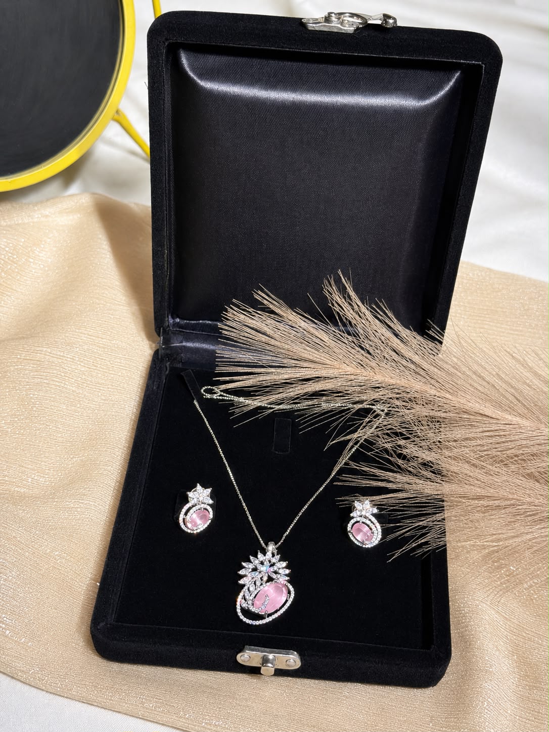 Zarqonic Glow Pendant Set