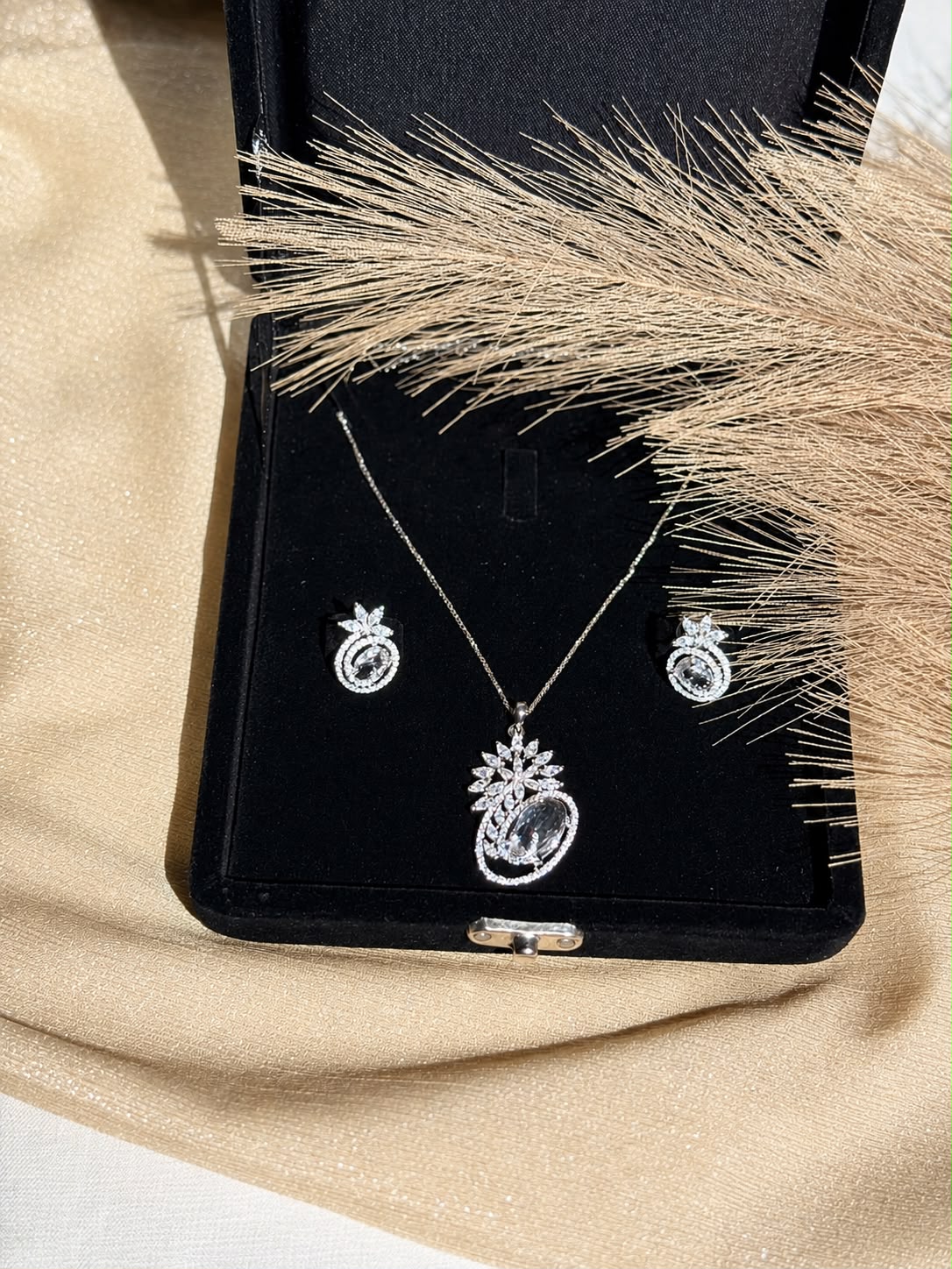 Zarqonic Glow Pendant Set