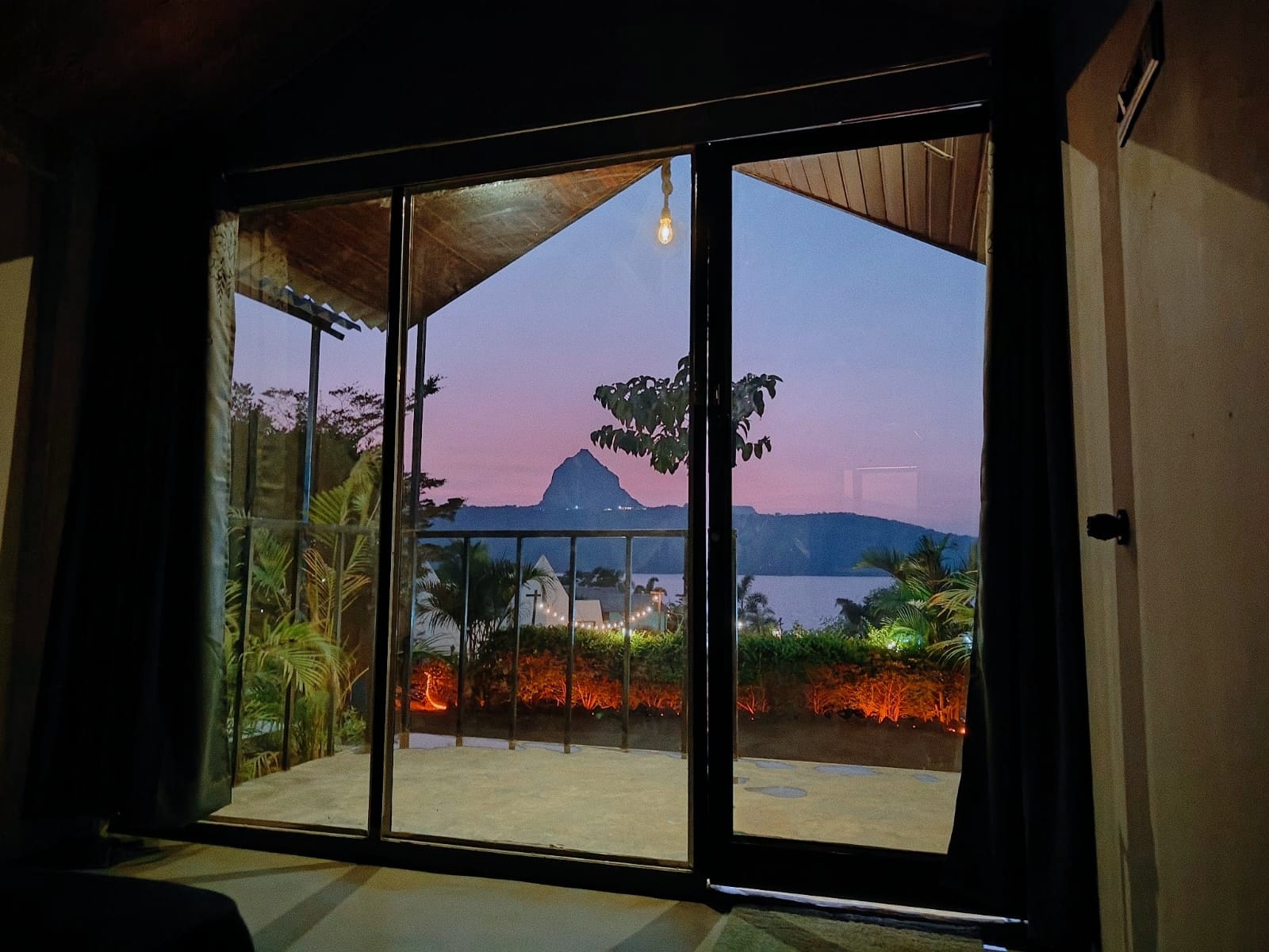 Scenic Lakeview Cabin Stay